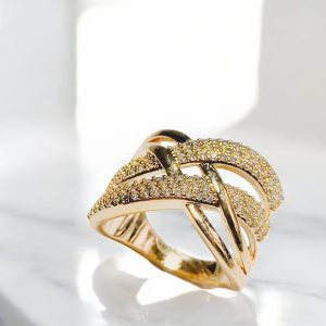 Anel entrelaçado folheado à ouro