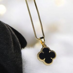 Colar 1 trevo preto folheado à ouro