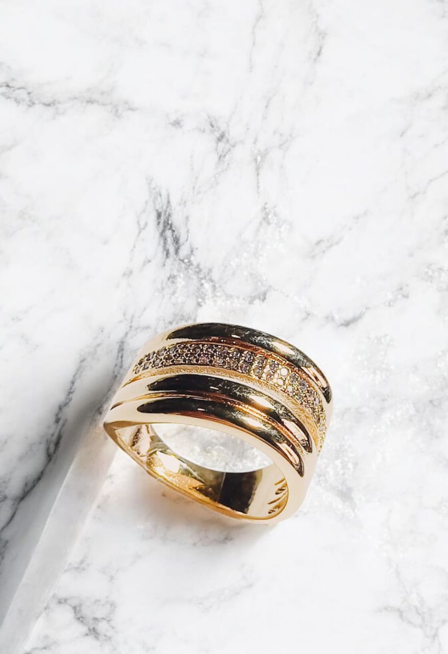 Anel delicado folheado à ouro