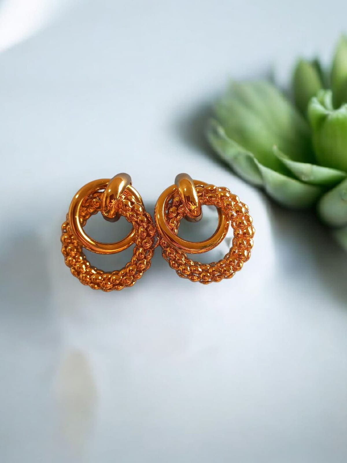 Brinco 3 voltas gomo folheado à ouro