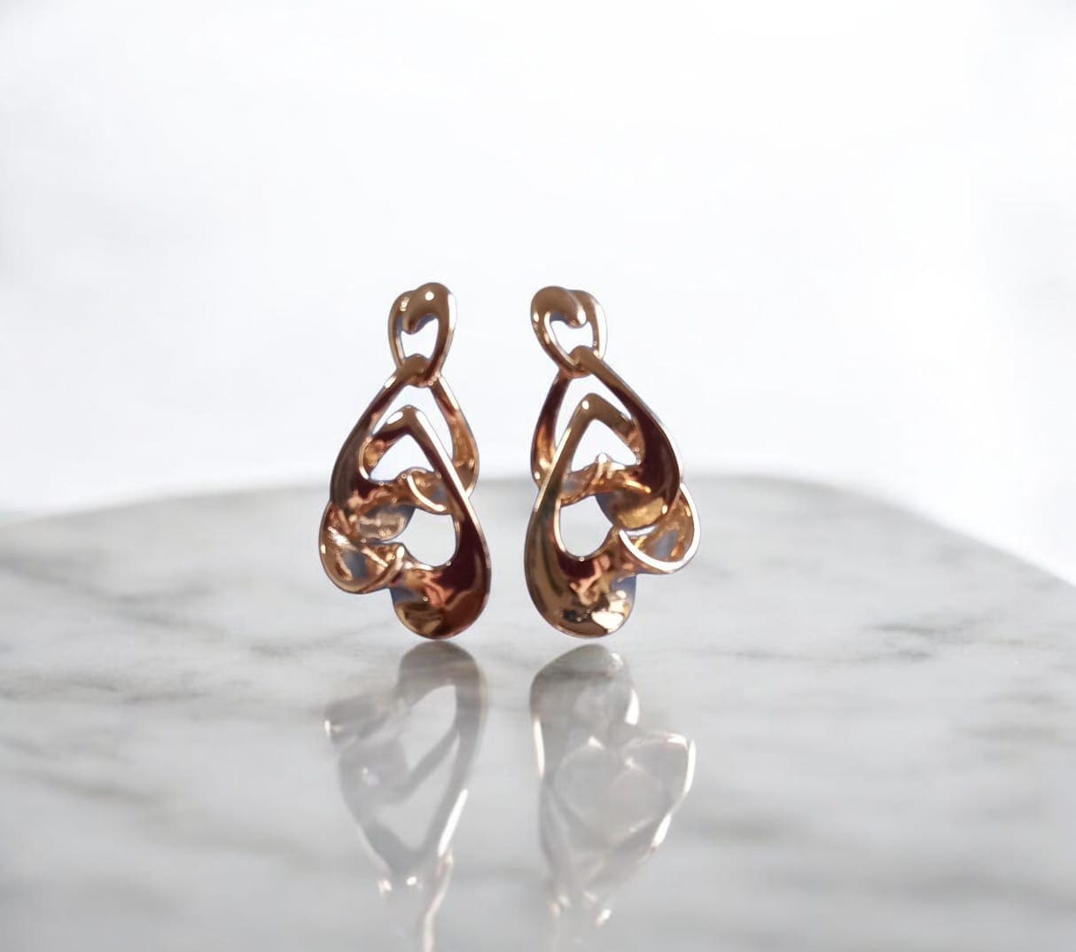 Brinco Vazado folheado à ouro 18 K