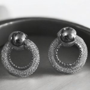 Brinco duas esferas folheado à ouro branco