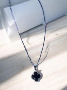 Colar 1 trevo folheado à prata