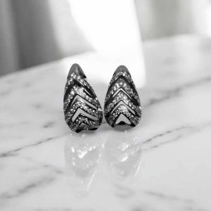 Brinco Estilo Gota folheado à ouro branco com zircônias