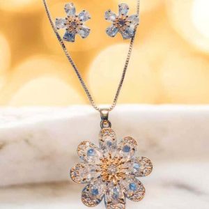 Conjunto Flor  sobreposta em zircônias folheado à ouro