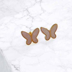 Brinco Borboleta madrepérola branca folheado à ouro