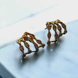 Brinco 4 correntes cravejado em zircônias folheado à ouro