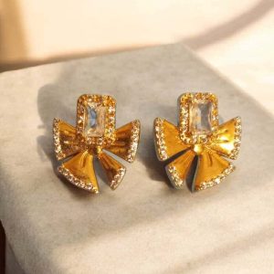 Brinco Estrela com zircônia folheado à ouro