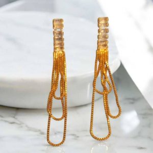 Brinco comprido corrente folheado à ouro