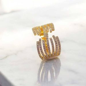 Anel zircônias unidas folheado à ouro