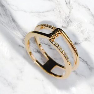 Anel união em zircônia folheado à ouro