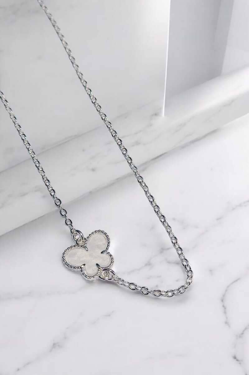 Corrente estilo Chocker borboleta madrepérola folheado à prata