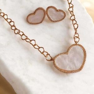 Conjunto Coração em madrepérola cravejado em zircônias folheado à ouro