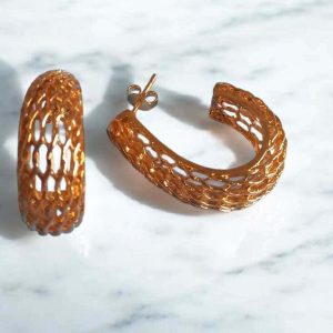 Brinco trama formato argola folheado à ouro