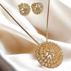 Conjunto com esfera em zircônias folheado à ouro