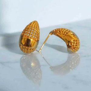 Brinco estilo gota vazado folheado à ouro