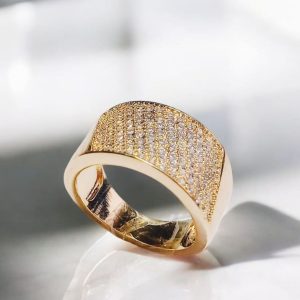 Anel Brilho em zircônias folheado à ouro