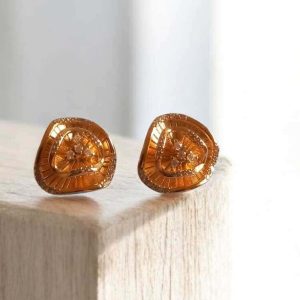 Brinco Flor 3D Cravejada em zircônias folheado à ouro