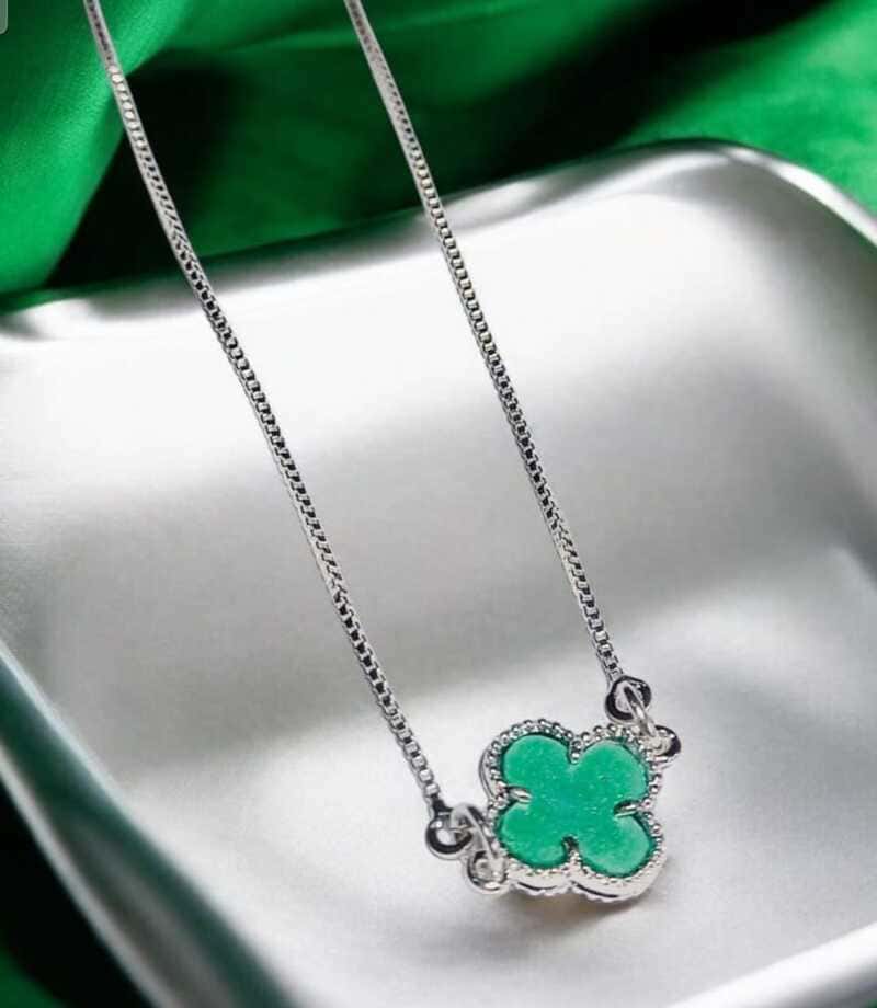 Corrente trevo azul folheado à prata