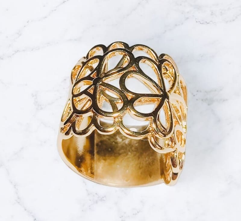 Anel Flor vazada folheada à ouro