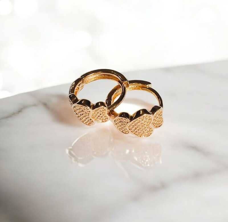 Brinco argola 3 corações folheado à ouro