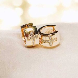Brinco argola Cruz com zircônias folheado à ouro