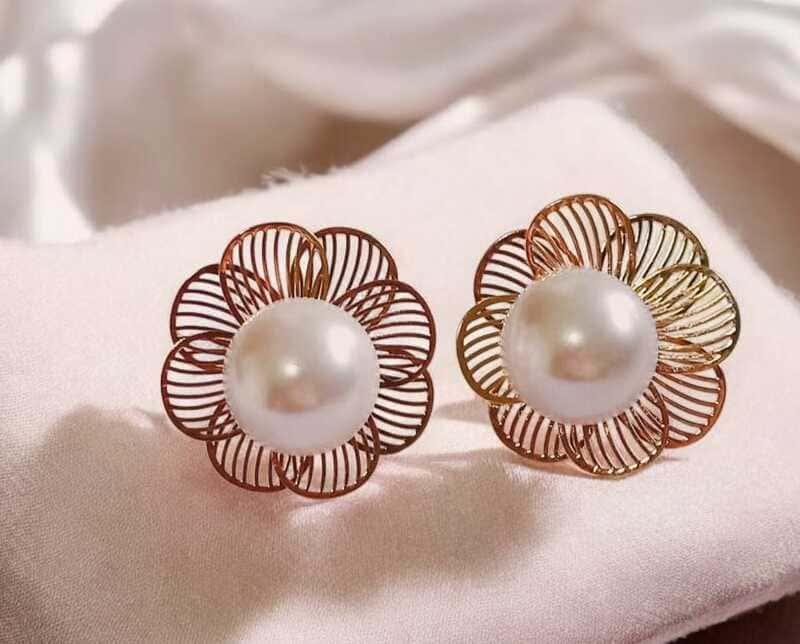 Brinco Flor com pérola folheado à ouro