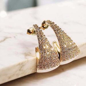 Brinco formato cravejado em zircônias