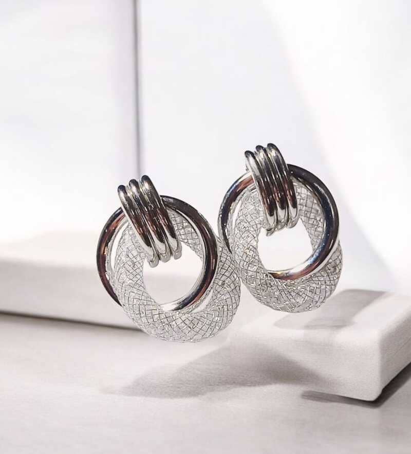 Brinco Sofisticado folheado à ouro branco