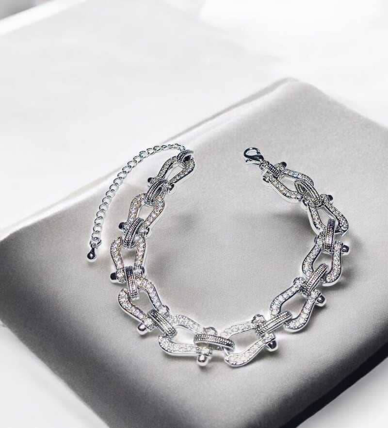 Pulseira Elos cravejada em zircônias folheado à ouro branco