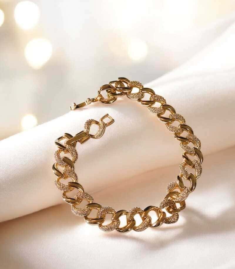 Pulseira trama cravejada em zircônias folheado à ouro