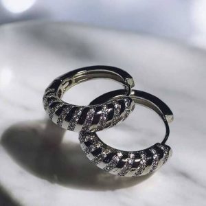 Brinco de argola de listras folheado à ouro branco