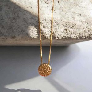 Colar lua cheia cravejada em zircônias folheado à ouro