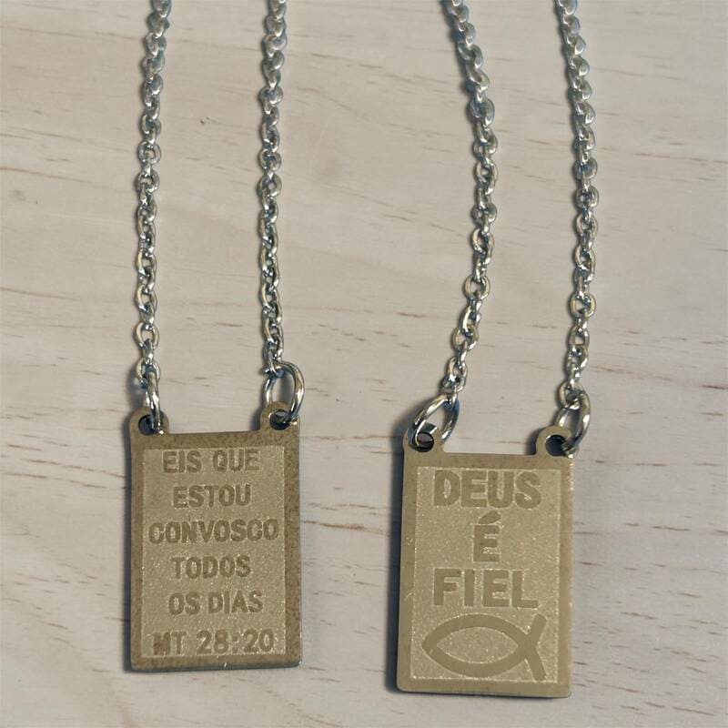 Escapulário Deus é fiel em aço inox