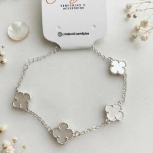 Pulseira de trevos brancos folheado à prata